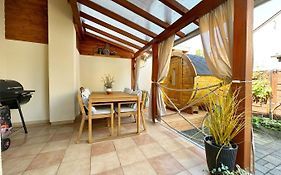 Dora Holiday House & Apartments
